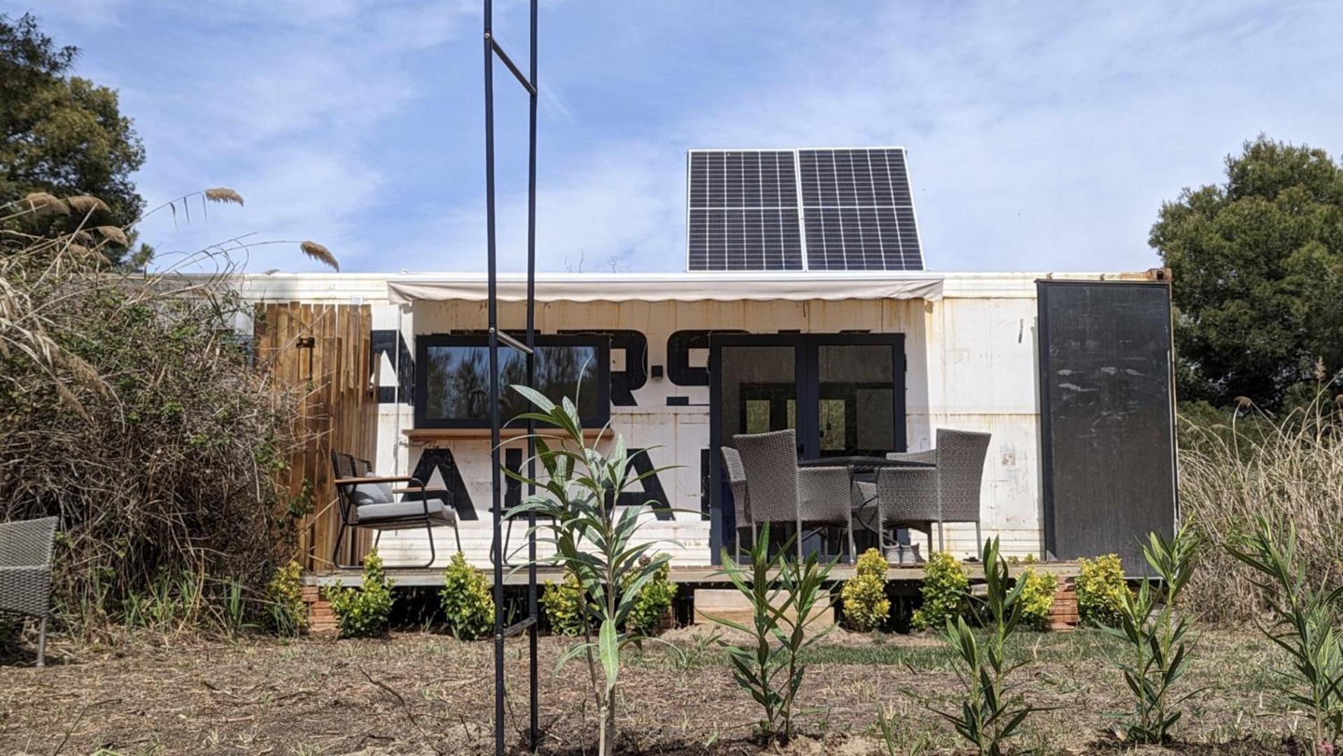 Cooltainer Retreat: Sustainable Coastal Forest Tiny House Near Barcelona 卡斯特尔德费尔斯 外观 照片